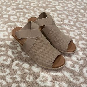 Taupe Wedge